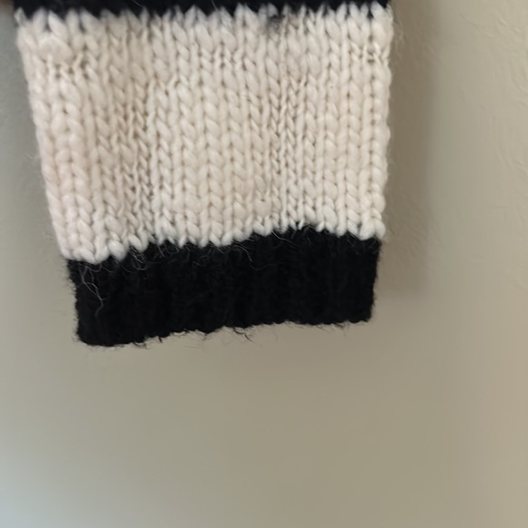 Loft 💕host pick💕super black/white cute sweater Small - Picture 6 of 12